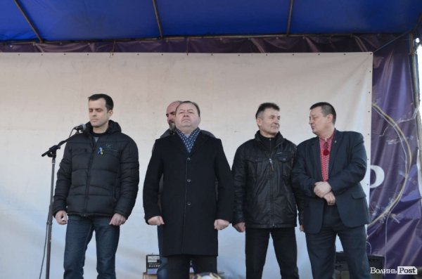 «Кадрове» віче в Луцьку. ФОТО. ВІДЕО