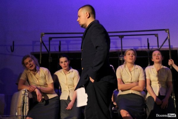 У Луцьку презентували «Попелюху» - недитячу казку за «поняттями» з трагічним фіналом. ФОТО