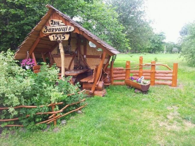 (Не) жіноче ремесло: як дівчина з Волині займається різьбленням по дереву