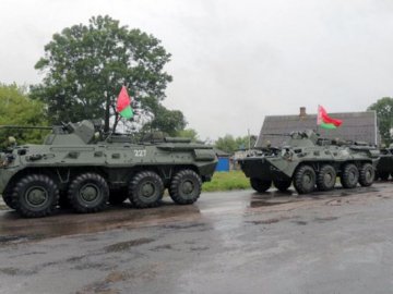 Білорусь перекинула щонайменше десяток танків до кордону з Литвою