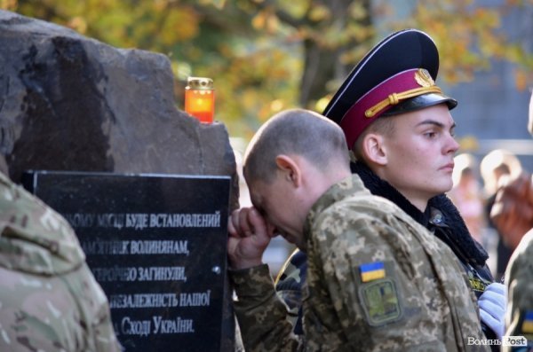 На Покрову у Луцьку освятили камінь на місці пам’ятника Волинським Героям АТО. ФОТО
