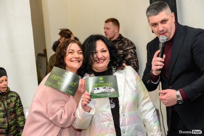 Зі знижками та цінними подарунками: у Луцьку грандіозно відкрилий шоурум меблів і декору «МакКо»*