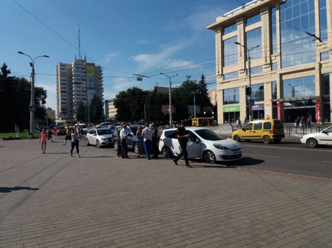 У центрі Луцька – подвійна аварія. ФОТО
