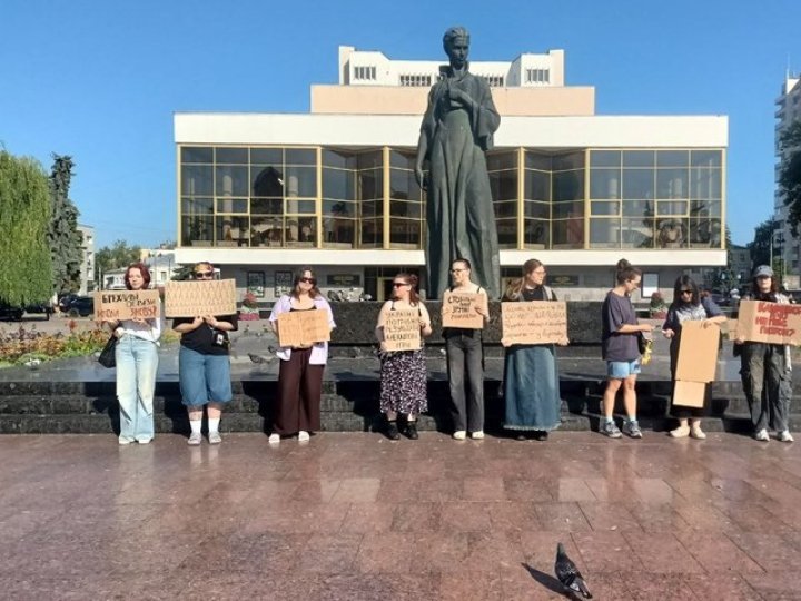 У Луцьку триває акція протесту через відставку міністра оборони