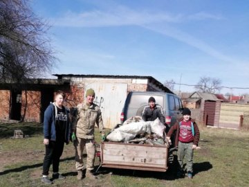 У Нововолинську рибалки прибрали територію водосховища