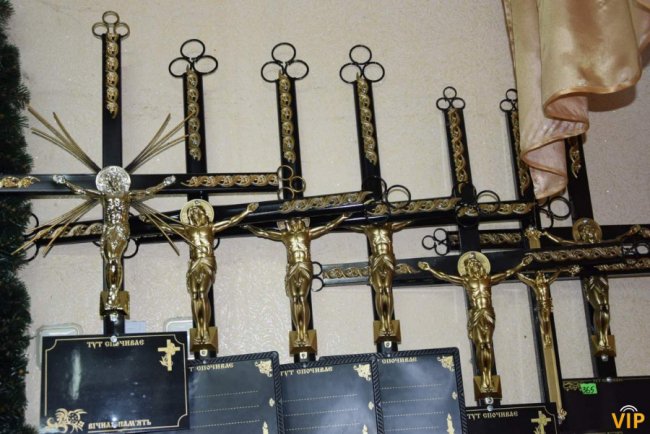 9 пенсій або 4 зарплати: в скільки обійдеться поховання в Луцьку