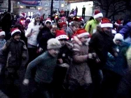 У Ковелі бігав натовп Дідів Морозів і Снігуроньок