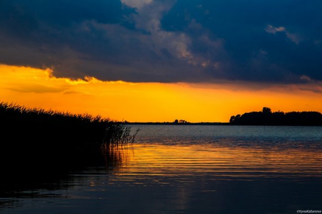 Край неба палає: захопливий захід сонця на Світязі. ФОТО