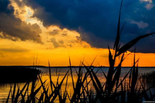 Край неба палає: захопливий захід сонця на Світязі. ФОТО