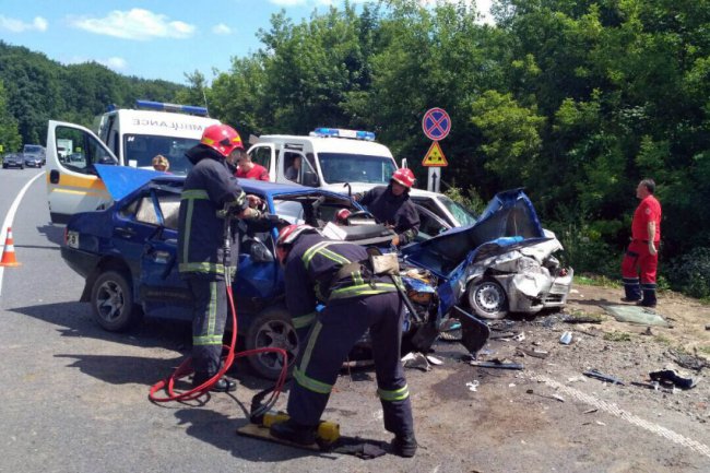 Виїхав на зустрічну: на Хмельниччині сталась смертельна аварія. ФОТО