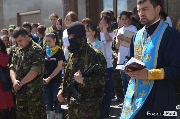 Волинський «Правий сектор» прийняв присягу та вирушив на Схід. ФОТО