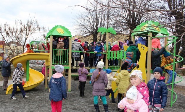 У селах трьох районів на Волині відкрили 66 дитмайданчиків