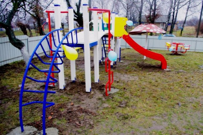 У селах трьох районів на Волині відкрили 66 дитмайданчиків