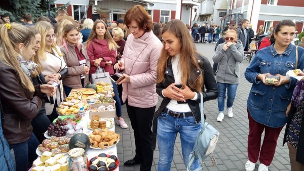 Студенти ковельського медколеджу зібрали кошти на лікування онкохворого хлопчика