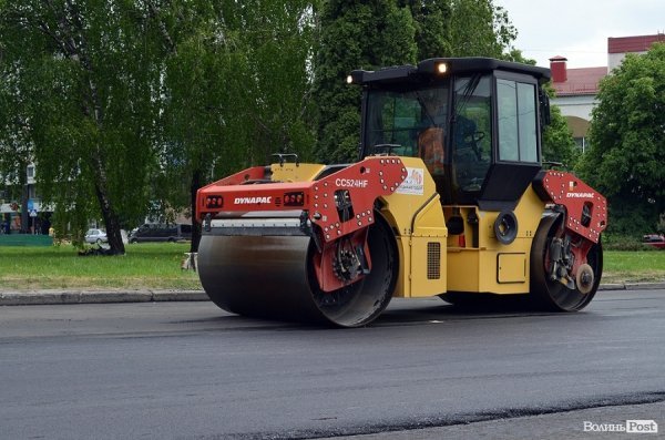 У центрі Луцька кладуть нову дорогу. ФОТО