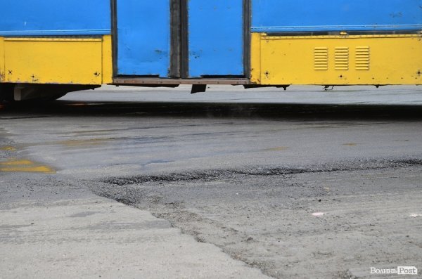 У центрі Луцька кладуть нову дорогу. ФОТО