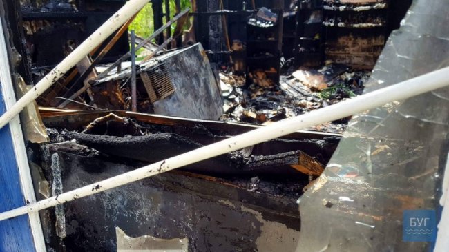 У Володимирі-Волинському через замикання згорів магазин. ФОТО