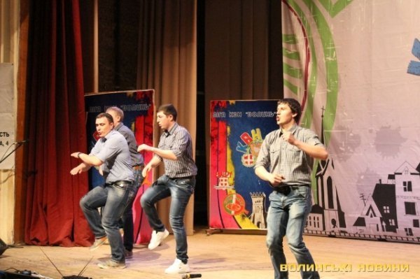 «Правий сектор прийшов до голови сільради зі словами «не я б’ю, верба б’є» - КВН у Луцьку. ФОТО