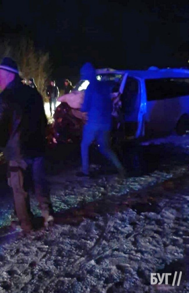 Бус зім'яло: на Волині зіткнулися два автомобілі. ФОТО