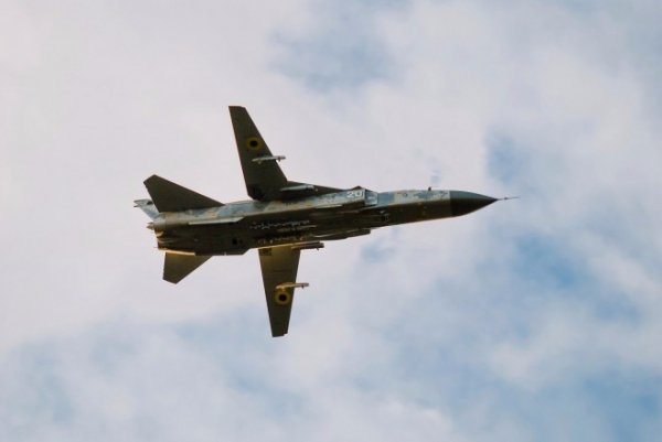 Краса і сила: в мережі з'явились нові фото літаків у небі над Луцьком. ФОТО