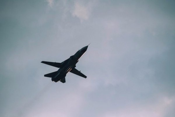 Краса і сила: в мережі з'явились нові фото літаків у небі над Луцьком. ФОТО