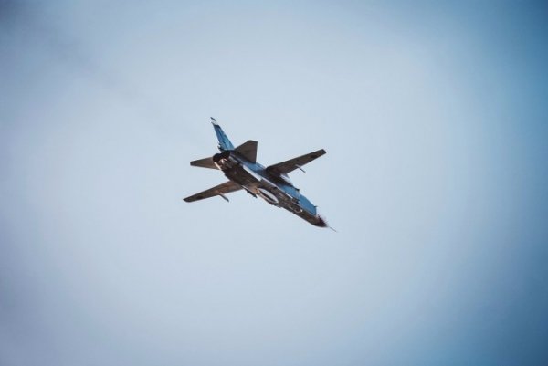 Краса і сила: в мережі з'явились нові фото літаків у небі над Луцьком. ФОТО