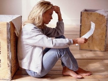 Ощадбанк виселяє на вулицю лучанку з дитиною