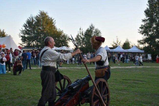 Біля Луцька - фестиваль «Дух незламних»: змагання з різних видів спорту, виступи гуртів та козацьке бойове мистецтво