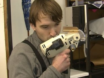 Волинянин-кравець шиє медичні сумки для військових. ВІДЕО