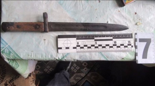 Бив, катував, різав ножем: на Прикарпатті зловмисник знущався над чоловіком