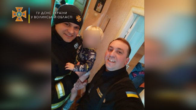 У Луцьку рятувальники діставали дитину, яка застрягла в гарячій батареї. ФОТО