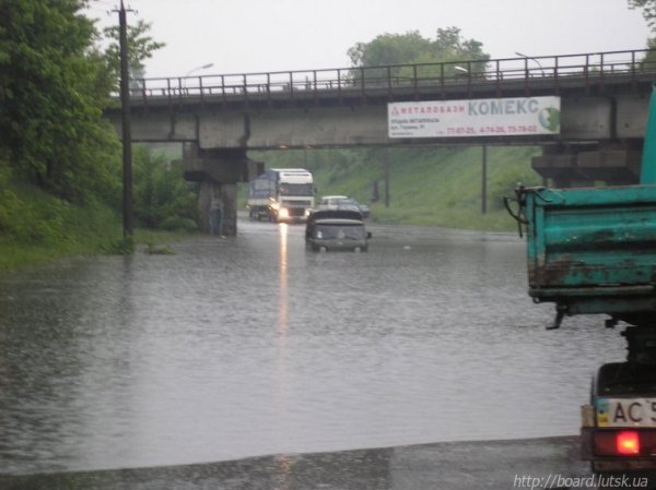 Як «плавав» Луцьк. ФОТО. ВІДЕО