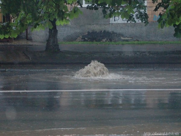 Як «плавав» Луцьк. ФОТО. ВІДЕО