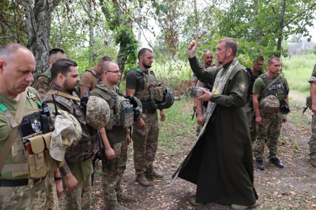 День капелана: волинські воїни привітали духівників