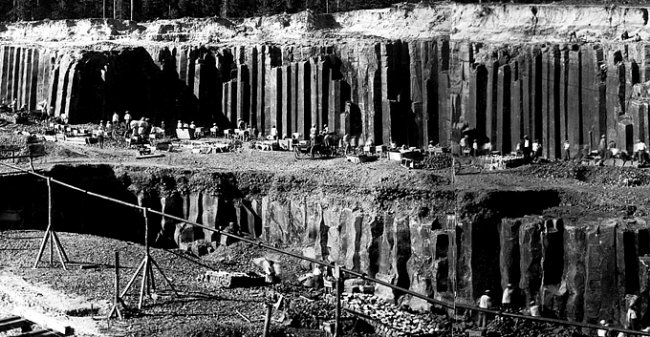 Субтропічний курорт і згаслий вулкан: 15 несподіваних історичних фото Волині