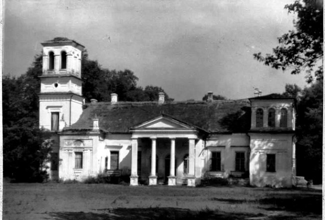 Субтропічний курорт і згаслий вулкан: 15 несподіваних історичних фото Волині