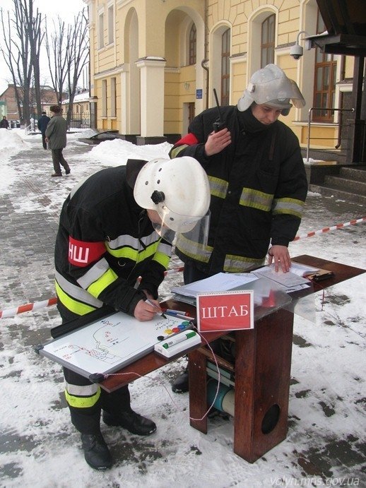 Пожежники тренувалися гасити залізничний вокзал Луцька. ФОТО