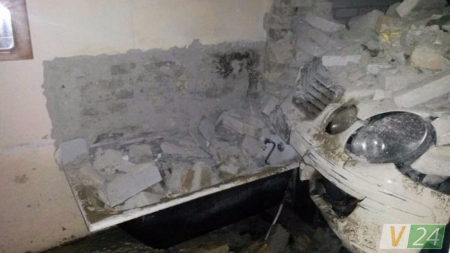 У Луцьку авто влетіло в будинок і розтрощило санвузол