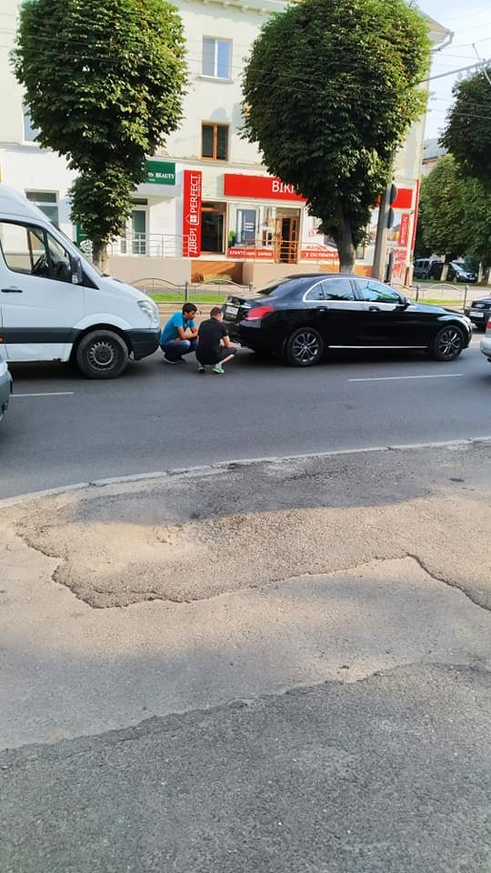 У Луцьку зіткнулись два Mercedes. ФОТО
