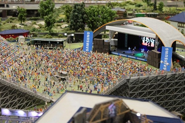 Якщо не знати заздалегідь - можна подумати, що це фото реального міста в стилі мініатюри 