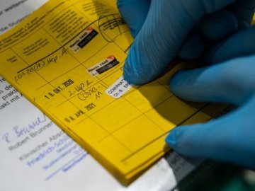 У Верхвоній Раді пропонують ввести кримінальну відповідальність за підробні COVID-сертифікати