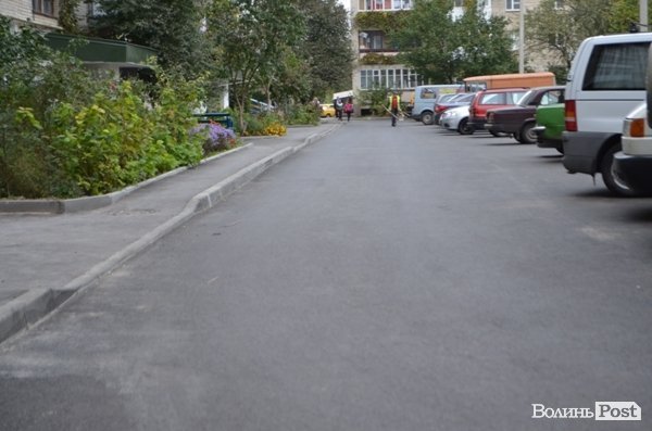 У Луцьку відремонтували двір за 2,5 мільйона. ФОТО