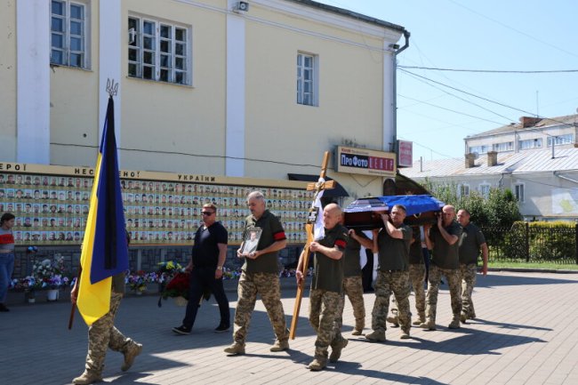У Луцьку попрощалися з захисником Дмитром Солонніковим