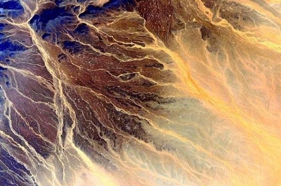 Астронавт опублікував дивовижні фото Землі, зняті з ілюмінатора. ФОТО