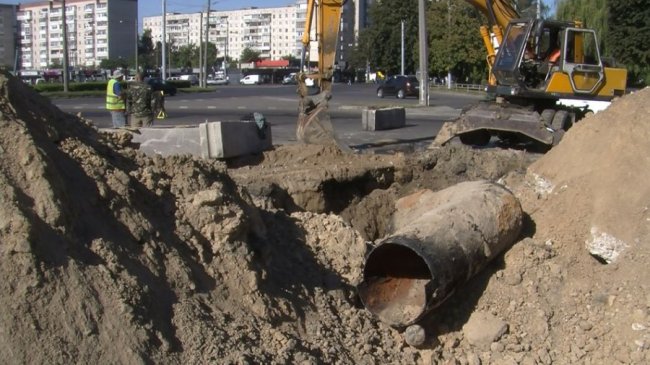 У Луцьку замінюють 800 метрів труби на магістральному водогоні: коли завершать роботи