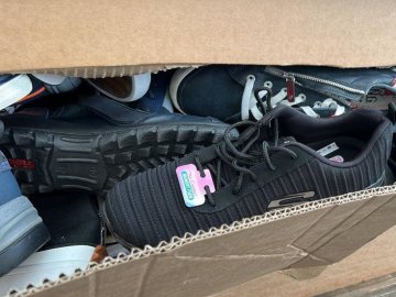 Через «Ягодин» намагалися ввезти контрабанду одягу та взуття на 3,3 мільйони