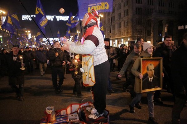 Смолоскипний марш на честь Бандери у Києві. ФОТО