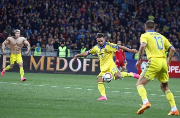 Українських футболістів «накачали» допінгом. ФОТО