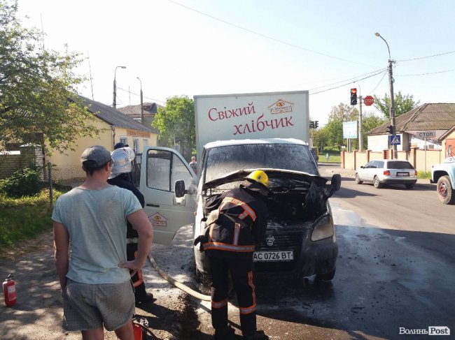 У Луцьку горіла автівка з хлібом. ФОТО