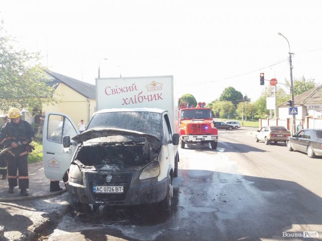 У Луцьку горіла автівка з хлібом. ФОТО